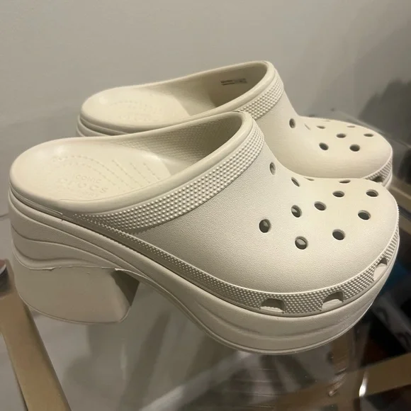 CROCS Off-White Platform Clogs - Picture 1 of 3